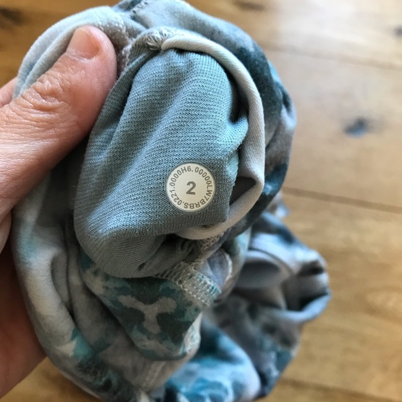 Lululemon Align High Rise Short 8” SZ 2 - Picture 7 of 7